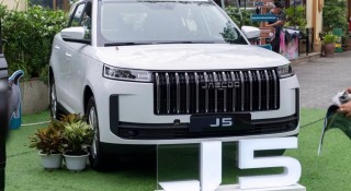 Tháng 8 vắng xe mới, thị trường ô tô Việt chỉ chờ Jaecoo J5 và Lynk & Co 02